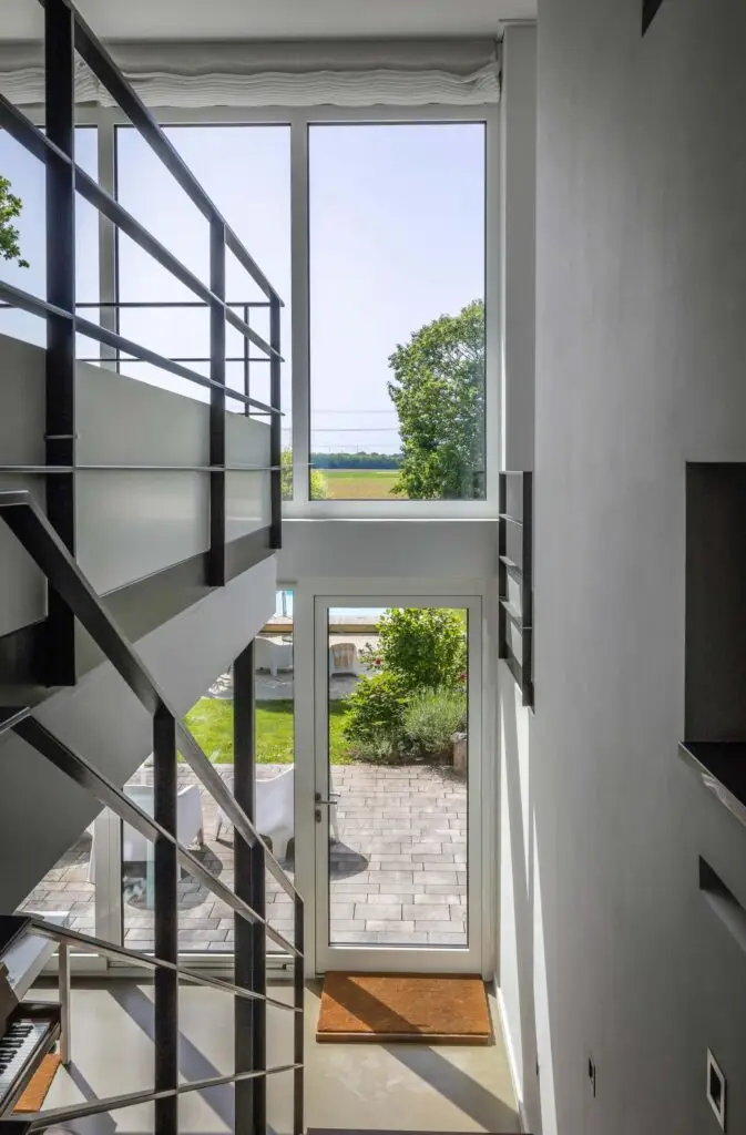 Blick von der Treppe in den Garten