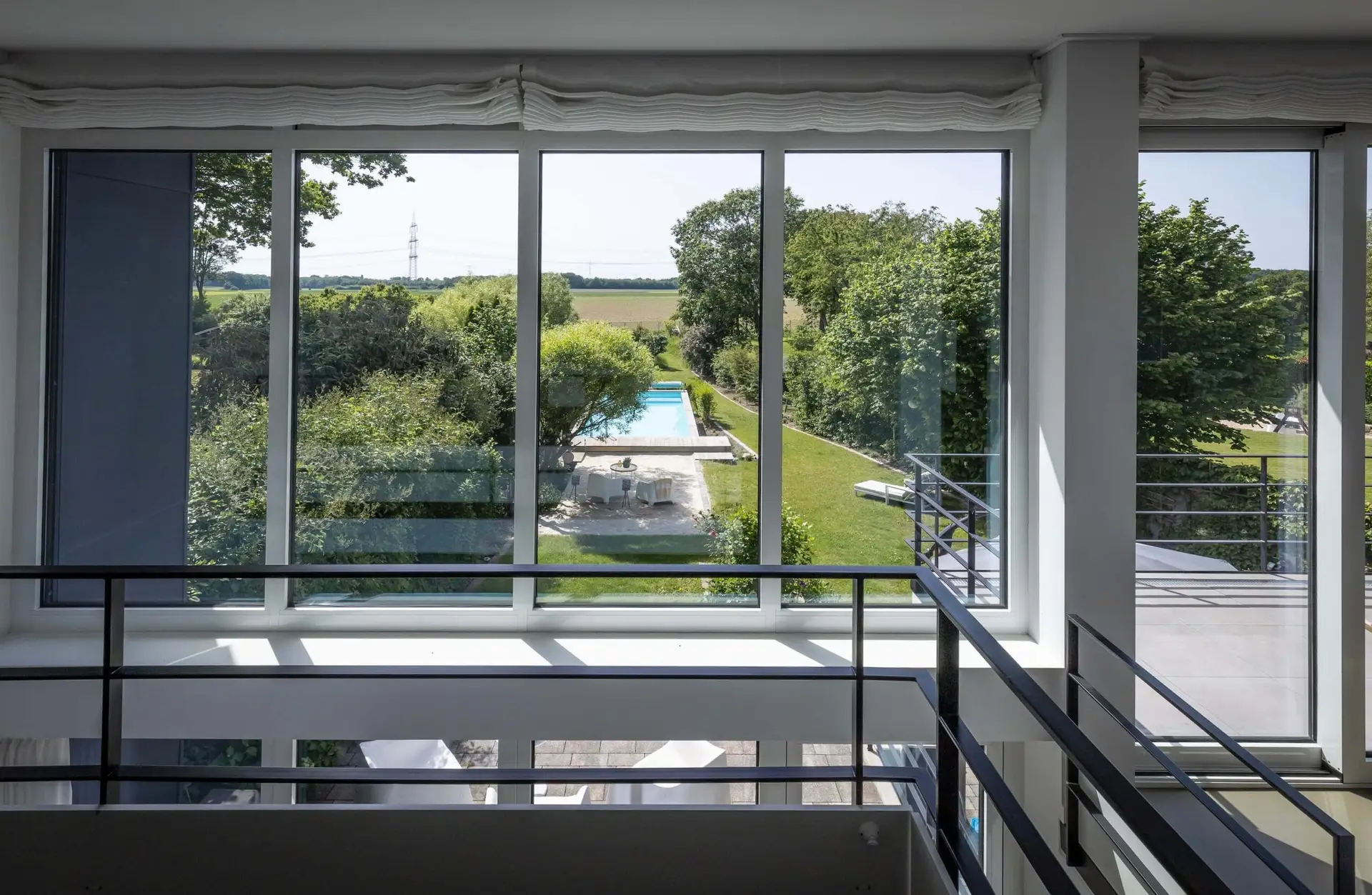 Blick aus dem Haus in den Garten - Foto & Film Location